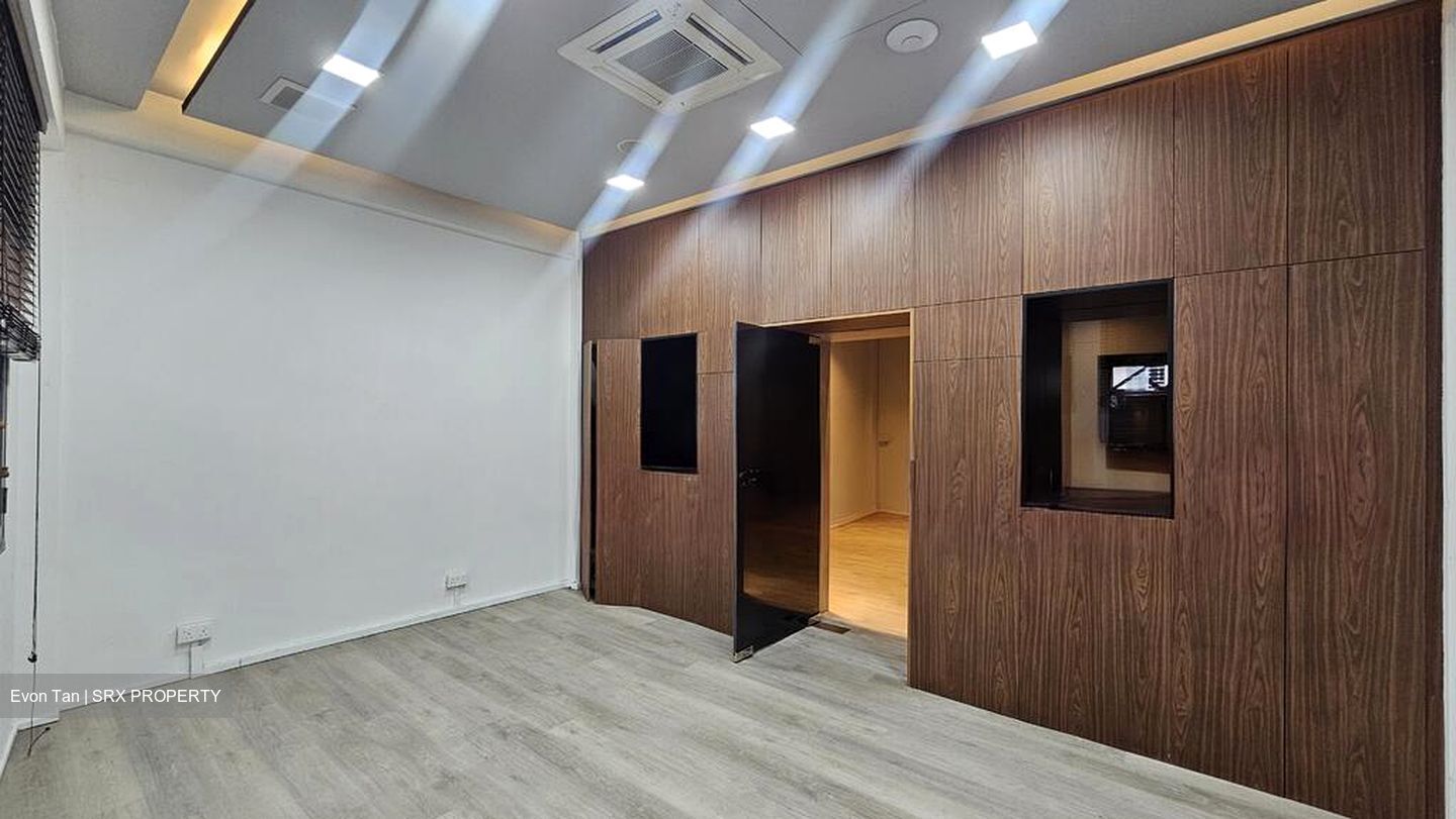 Smith Street (D1), Office #602990111